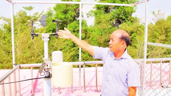 Hệ thống máy đo khí tượng thủy văn tự động tại Vườn quốc gia Tràm Chim phục vụ điều tiết nước và phòng cháy, chữa cháy rừng.