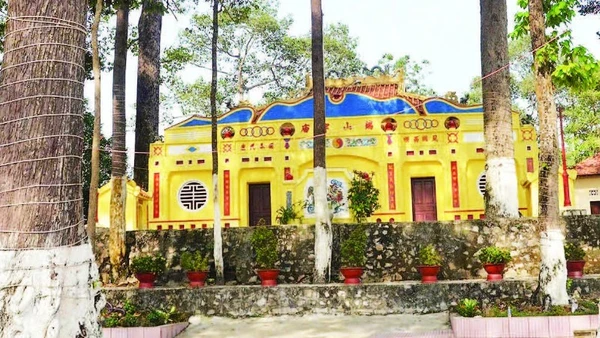 Một góc đình cổ Thoại Sơn.