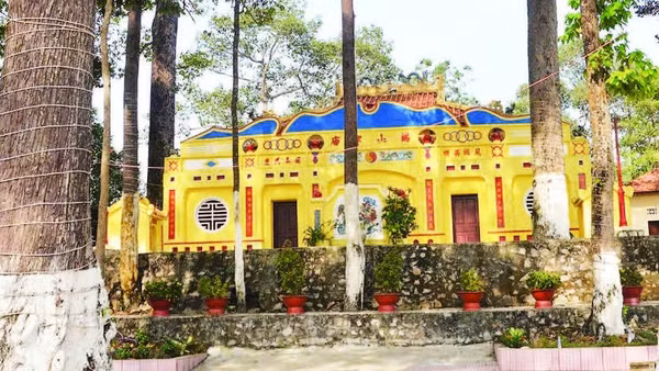 Một góc đình cổ Thoại Sơn.