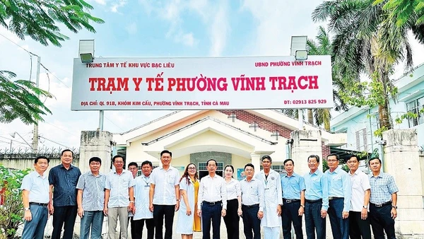 Đoàn công tác của Tỉnh ủy Cà Mau vừa đi kiểm tra, khảo sát một số trạm y tế cơ sở, trong đó có phường Vĩnh Trạch.