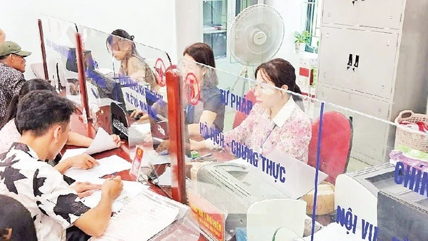 Trung tâm hành chính công cấp xã luôn cần những cán bộ, công chức có trình độ, tâm huyết để giải quyết công việc kịp thời cho người dân.