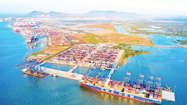 Cảng Gemalink (phường Phước Hòa), nơi tiếp nhận chuyến vận tải container bằng sà-lan điện do Tập đoàn CMA CGM triển khai.