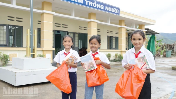 [Video] Để trẻ em đến lớp và người dân trở về nhà