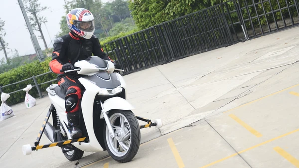 Sự kiện mô phỏng công nghệ chống bó cứng phanh cho xe máy
