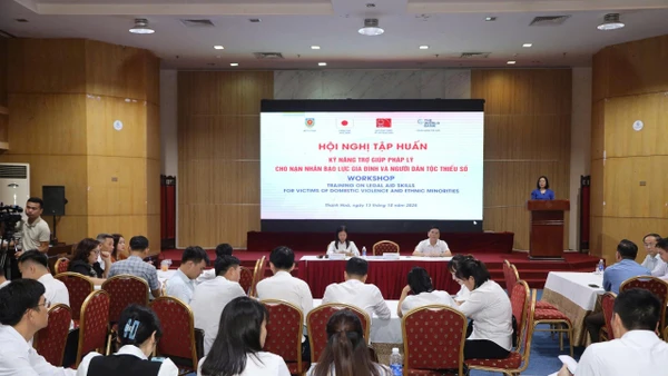 Toàn cảnh Hội nghị tập huấn kỹ năng trợ giúp pháp lý cho nạn nhân bạo lực gia đình và người dân tộc thiểu số.