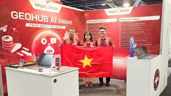 Nền tảng GEOHUB AI Engine, do chuyên gia công nghệ Việt Nam phát triển, được giới thiệu tại Hội nghị Hàng không Vũ trụ quốc tế 2025. (Ảnh: VegaCosmos) 