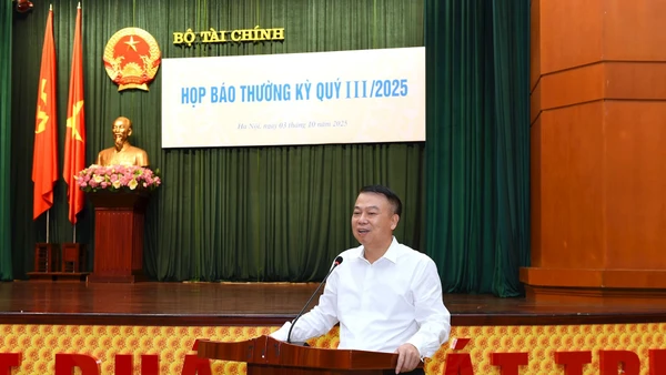 Thứ trưởng Tài chính Nguyễn Đức Chi chủ trì buổi họp báo thường kỳ tháng 10 của Bộ Tài chính.