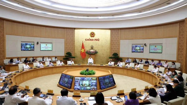 Phó Thủ tướng Lê Thành Long chỉ đạo: Cần sự nỗ lực để việc tuân thủ pháp luật trở thành việc tự thân.