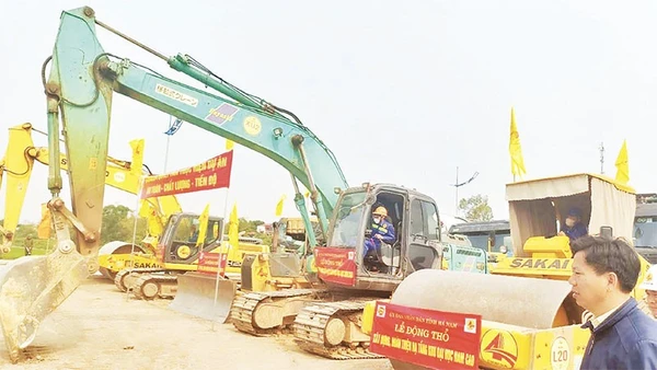 Động thổ xây dựng hạ tầng Khu Đại học Nam Cao, phường Hà Nam, tỉnh Ninh Bình.