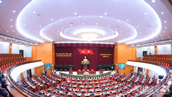 Quang cảnh phiên bế mạc Hội nghị lần thứ ba Ban Chấp hành Trung ương Đảng khóa XIV. Ảnh: ĐĂNG KHOA