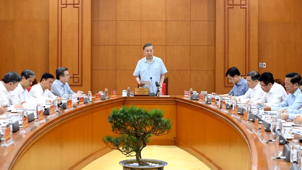 Tổng Bí thư, Chủ tịch nước Tô Lâm chủ trì cuộc làm việc với Ban Chính sách, chiến lược Trung ương về phát triển công nghiệp vật liệu. (Ảnh: ĐĂNG KHOA)