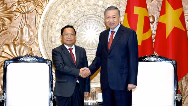 Tổng Bí thư, Chủ tịch nước Tô Lâm tiếp Phó Thủ tướng, Bộ trưởng Tư pháp Lào Khamphan Phommathat. (Ảnh: ĐĂNG KHOA)