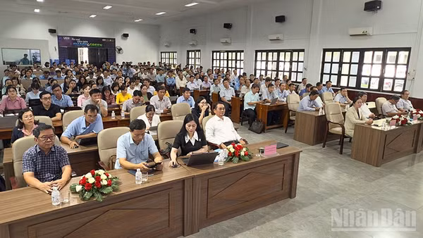 Đại biểu tham dự buổi tập huấn. 