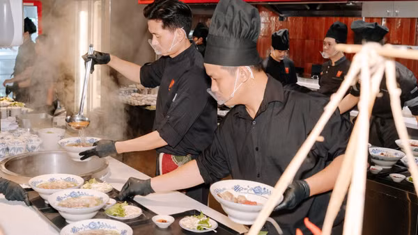 Trình diễn nghệ thuật nấu phở tại sự kiện. (Ảnh: VCCA)