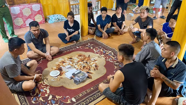 Công an tỉnh Tuyên Quang phát hiện và bắt giữ các đối tượng đánh bạc bằng hình thức xóc đĩa.