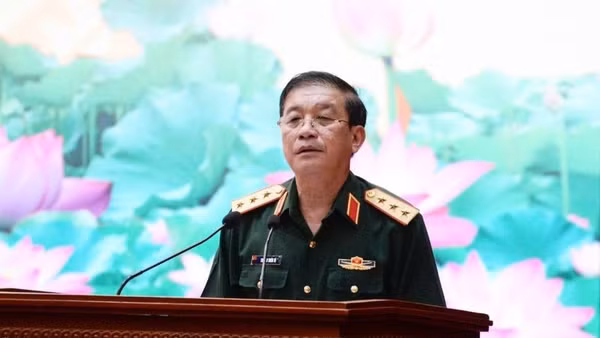 Thượng tướng Trương Thiên Tô phát biểu tại hội thảo.