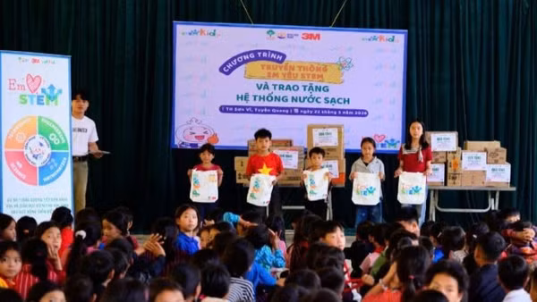 Chương trình truyền thông “Em yêu STEM” và lễ bàn giao công trình nước sạch diễn ra tại Trường Tiểu học Sơn Vỹ, tỉnh Tuyên Quang. (Ảnh: MSD)