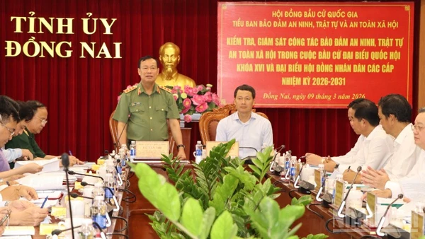 Thượng tướng Lê Tấn Tới phát biểu chỉ đạo tại buổi kiểm tra với Ủy ban Bầu cử tỉnh Đồng Nai.