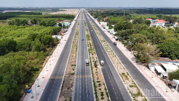 [Ảnh] Cận cảnh đường 10 làn xe kết nối sân bay Long Thành
