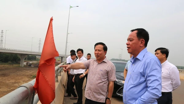 Lãnh đạo tỉnh Đồng Nai kiểm tra nút giao kết nối Quốc lộ 51 với sân bay Long Thành.