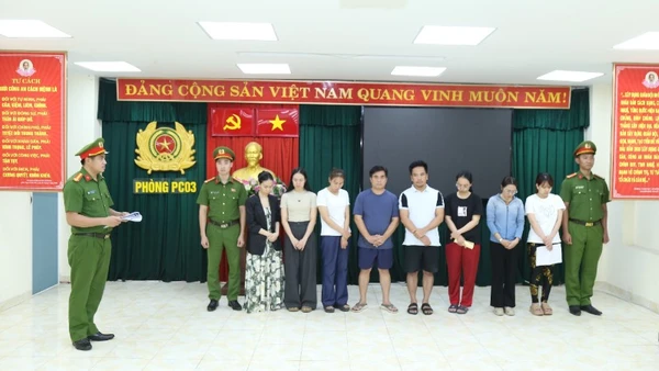 Cơ quan Cảnh sát điều tra Công an tỉnh Đồng Nai thi hành lệnh bắt tạm giam các bị can.