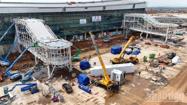 Dự án sân bay Long Thành đang tăng tốc thi công sẵn sàng đón chuyến bay đầu tiên vào ngày 19/12.