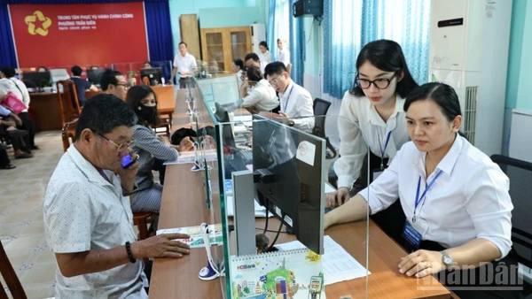 Giải quyết hồ sơ tại Trung tâm phục vụ hành chính công phường Trấn Biên, tỉnh Đồng Nai.