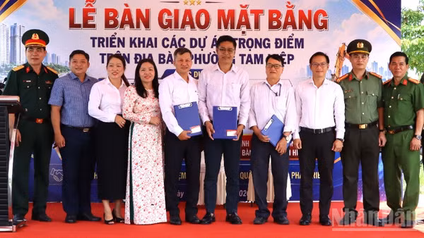 Phường Tam Hiệp và các đơn vị liên quan bàn giao mặt bằng 3 dự án trọng điểm.