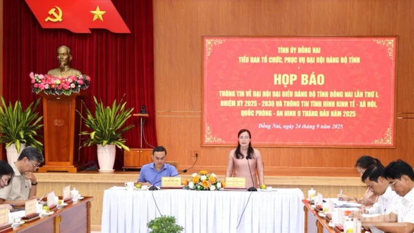 Quang cảnh buổi họp báo.