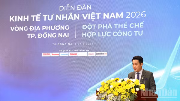 Chủ tịch Hội Doanh nhân trẻ Việt Nam Đặng Hồng Anh phát biểu khai mạc Phiên đối thoại địa phương tại Đồng Nai của Diễn đàn Kinh tế tư nhân Việt Nam 2026.