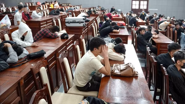 Các đối tượng trong đường dây lừa đảo trực tuyến xuyên quốc gia bị bắt giữ.