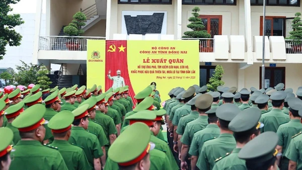 Quang cảnh buổi xuất quân của Công an tỉnh Đồng Nai.