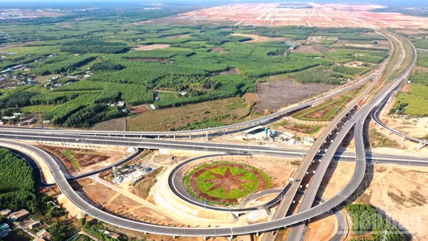 Nút giao giữa đường cao tốc Biên Hòa-Vũng Tàu với đường T1 kết nối Cảng hàng không quốc tế Long Thành.