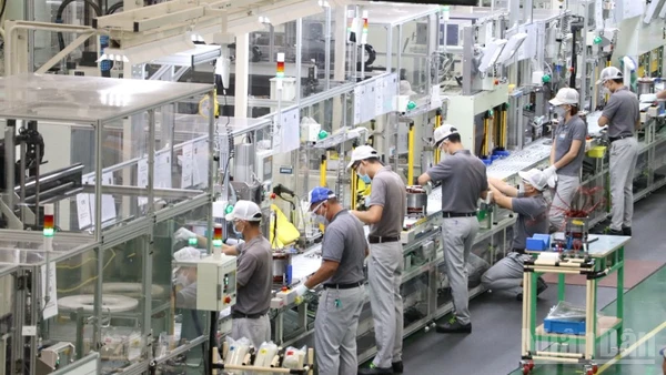 Dây chuyền làm việc ứng dụng công nghệ cao tại một công ty ở Khu công nghiệp Amata.