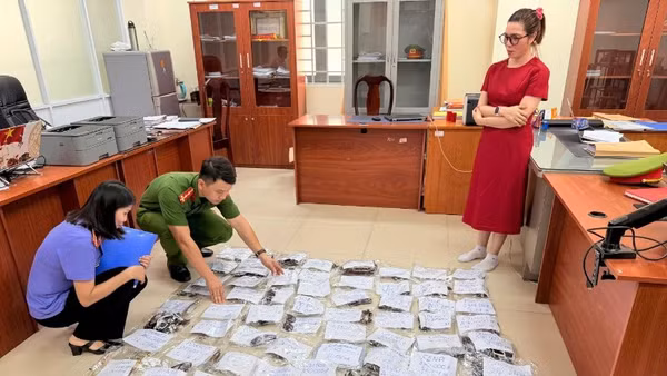 Vật chứng vụ án xâm phạm quyền sở hữu công nghiệp do Công an phường Long Thành phát hiện, thu giữ.