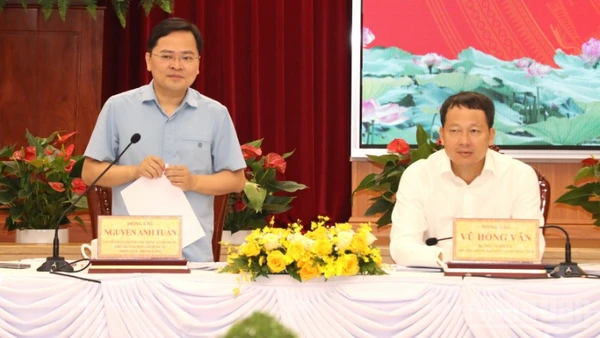 Đồng chí Nguyễn Anh Tuấn, Ủy viên Trung ương Đảng, Phó trưởng Ban Chính sách, chiến lược Trung ương phát biểu tại buổi làm việc.