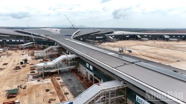 Nhà ga hành khách sân bay Long Thành đang được đẩy nhanh tiến độ để hoàn thành đưa vào khai thác nửa đầu năm 2026.