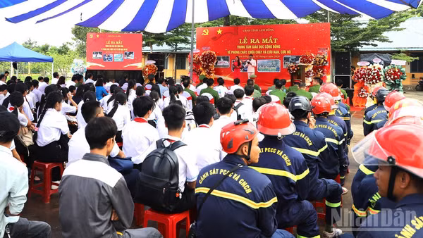Toàn cảnh Lễ ra mắt Trung tâm Giáo dục cộng đồng về phòng cháy, chữa cháy và cứu nạn, cứu hộ tại phường Bắc Gia Nghĩa, tỉnh Lâm Đồng.