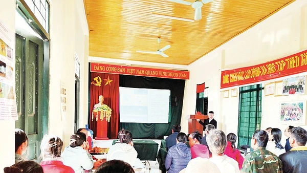 Tuyên truyền, tập huấn cho các hộ nông dân tham gia mô hình.