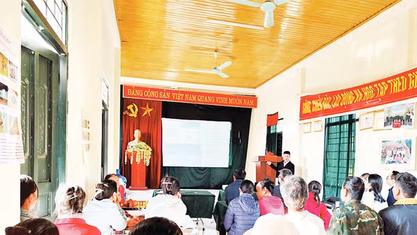 Tuyên truyền, tập huấn cho các hộ nông dân tham gia mô hình.