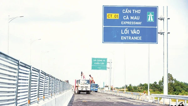 Đường cao tốc Cần Thơ - Cà Mau. 