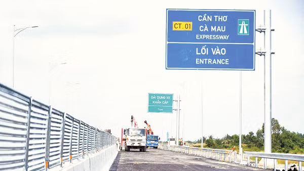 Đường cao tốc Cần Thơ - Cà Mau. 