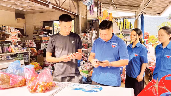 Thanh niên luôn là lực lượng nòng cốt tham gia thúc đẩy dịch vụ hành chính công đến với người dân.