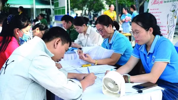 Người lao động được tư vấn, giới thiệu việc làm hoàn toàn miễn phí với nhiều cơ hội tuyển dụng tại ngày hội.