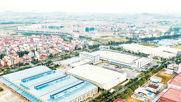 Phục vụ nhu cầu nhà ở của công nhân và chuyên gia làm việc tại Nhà máy Samsung (xã Yên Trung, tỉnh Bắc Ninh), các dự án nhà ở hiện đại, đa dụng đã được xây dựng ở các vị trí liền kề. Ảnh: Thành Đạt