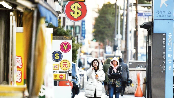 Vỉa hè ở thành phố Seoul, Hàn Quốc, luôn được giữ sạch sẽ, thông thoáng. Ảnh: Nam Khánh