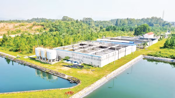 Một góc Khu công nghiệp Bá Thiện II, nơi có hạ tầng xanh và đồng bộ, góp phần thu hút các dự án công nghệ cao, ít phát thải về với tỉnh Phú Thọ. Nguồn ảnh: bathien2ip.vn