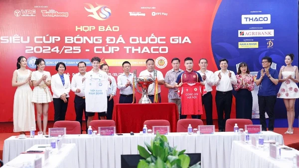 Ban Tổ chức họp báo tại Hà Nội giới thiệu Siêu cúp quốc gia.