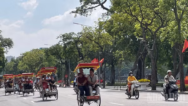 Dự báo khu vực Hà Nội có mưa vài nơi, có nơi có sương mù nhẹ, trưa chiều giảm mây hửng nắng. (Ảnh minh họa: Đ.T)