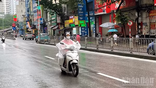 Dự báo khu vực Hà Nội sáng có mưa rào, có nơi có dông. (Ảnh minh họa: Đ.T)